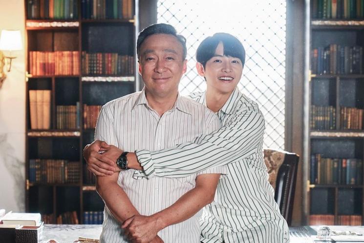 Potret Song Joong Ki di Balik Layar Reborn Rich (Instagram/@hi_songjoongki)