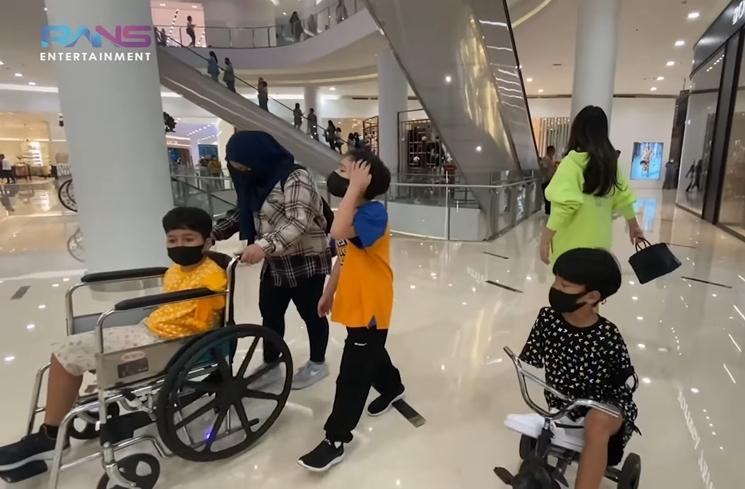 Momen Rafathar Main Bareng Anak Berkebutuhan Khusus (YouTube Rans Entertainment)