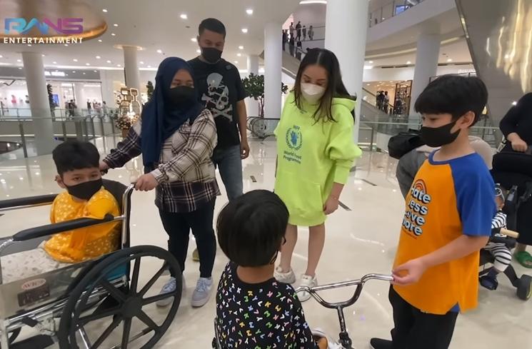 Momen Rafathar Main Bareng Anak Berkebutuhan Khusus (YouTube Rans Entertainment)