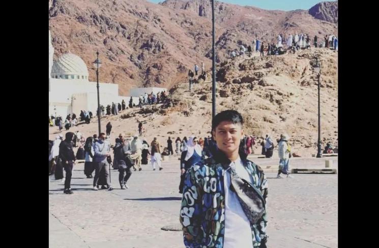 Rizky Billar di Tanah Suci (Instagram/@rizkybillar)