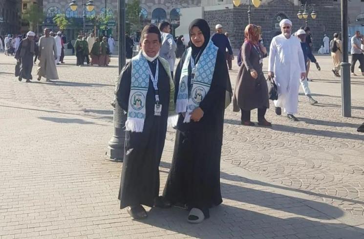 Momen Bopak Castello dan Istri Umrah. (Instagram/@bopakcastello_new)