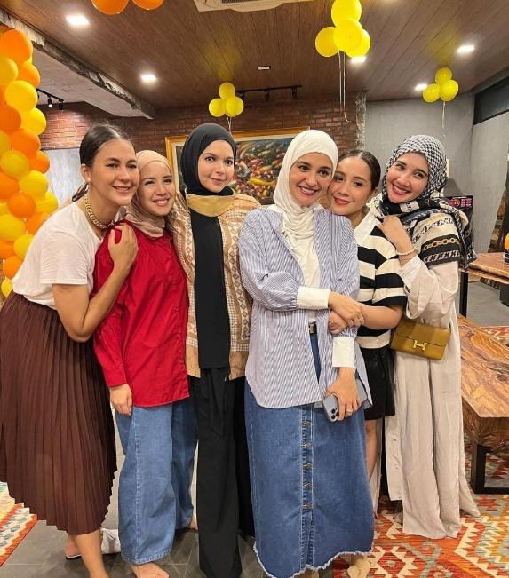 Gaya Artis di Pesta Ultah Kiano. (Instagram/tya_ariestya)