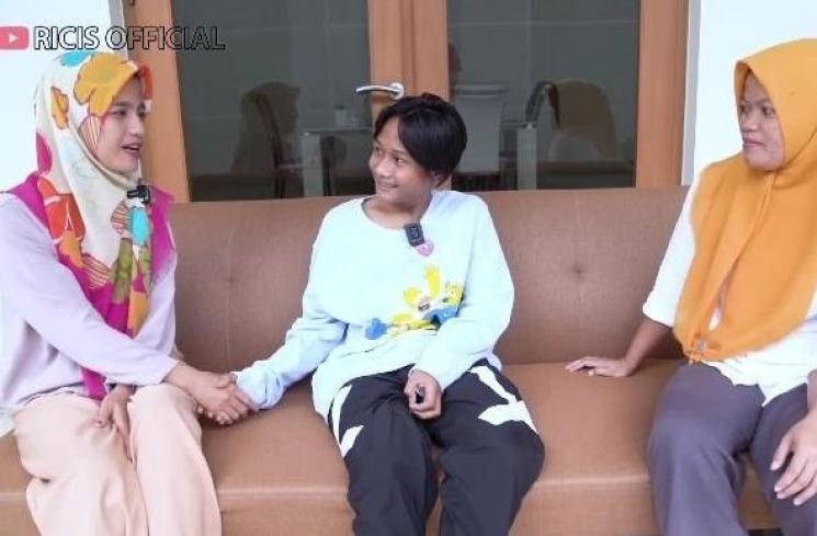 Momen Fajar Sadboy Main ke Rumah Ria Ricis. (YouTube/Ricis Official)