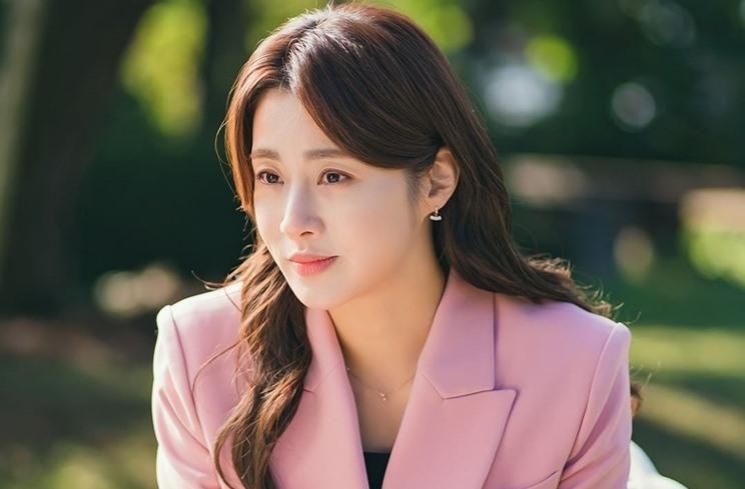 Pesona Kang Sora di Can We Be Strangers (Instagram/@channel.ena.d)