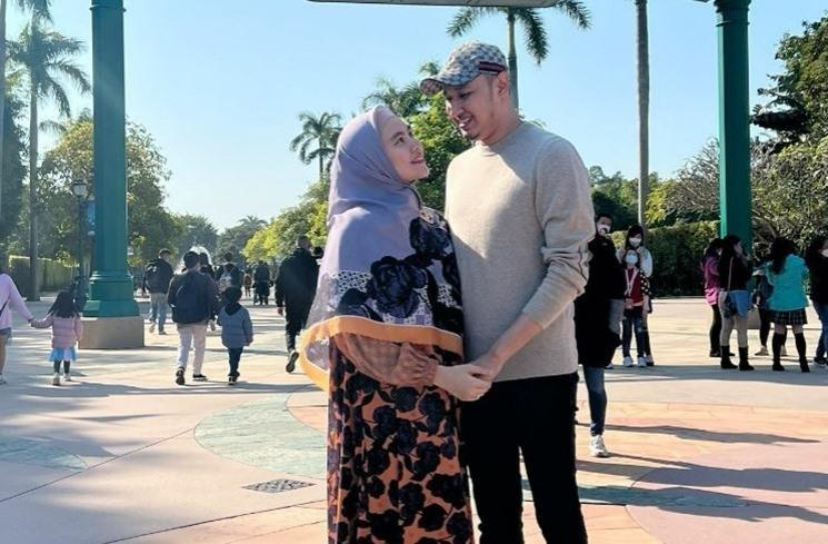Potret keluarga Kartika Putri liburan di Hong Kong. (Instagram/@kartikaputriworld)