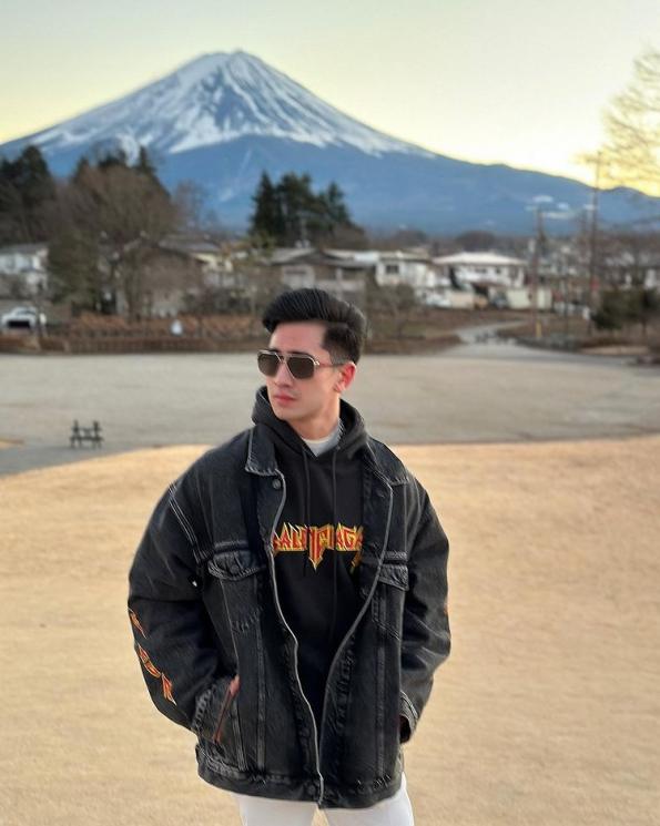 Artis Rayakan Tahun Baru 2023 di Luar Negeri. (Instagram/bramastavrl)