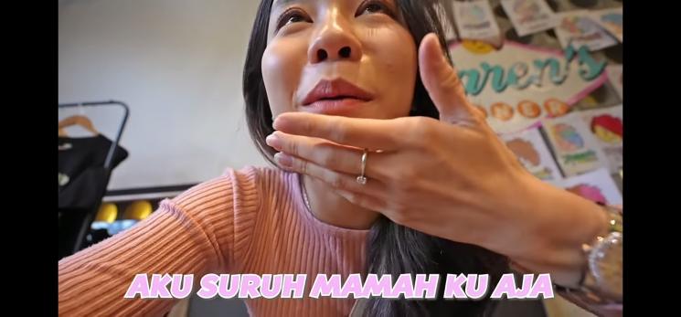 Momen Jessica Jane di Karen's Diner(YouTube/Jessica Jane)