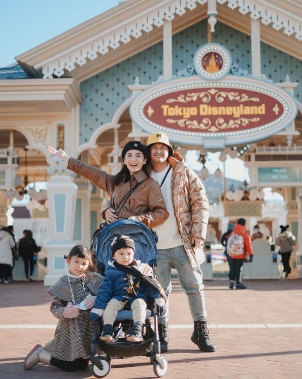 Artis Rayakan Tahun Baru 2023 di Luar Negeri. (Instagram/chelseaoliviaa)