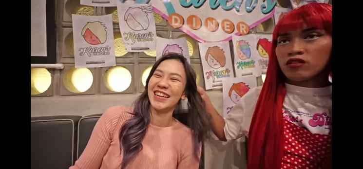 Momen Jessica Jane di Karen's Diner(YouTube/Jessica Jane)