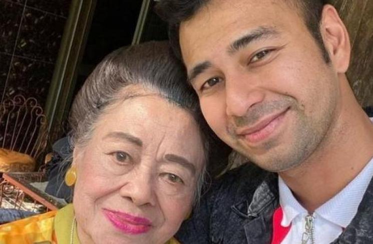 Potret Kenangan Raffi Ahmad dan Mamih Popon. (Instagram/raffinagita1717)