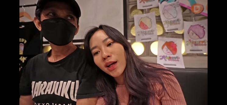 Momen Jessica Jane di Karen's Diner(YouTube/Jessica Jane)