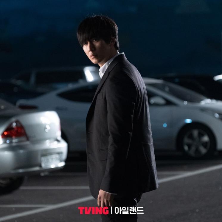 Potret Kim Nam Gil di Island (Instagram/@tving.official)