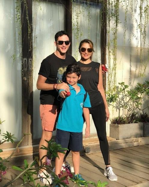 Artis Liburan Bareng Mantan. (Instagram/mike_lewis)