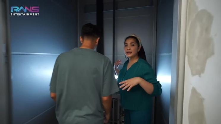 Potret Raffi Ahmad dan Nagita Slavina Jajal Lift di Rumah Baru (YouTube/Rans Entertainment)