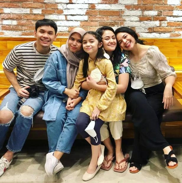 Artis Liburan Bareng Mantan. (Instagram/marshanda99)