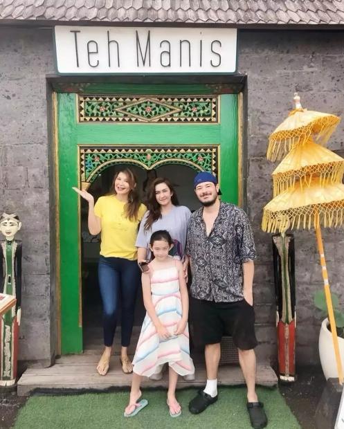 Artis Liburan Bareng Mantan. (Instagram/nafaurbach)