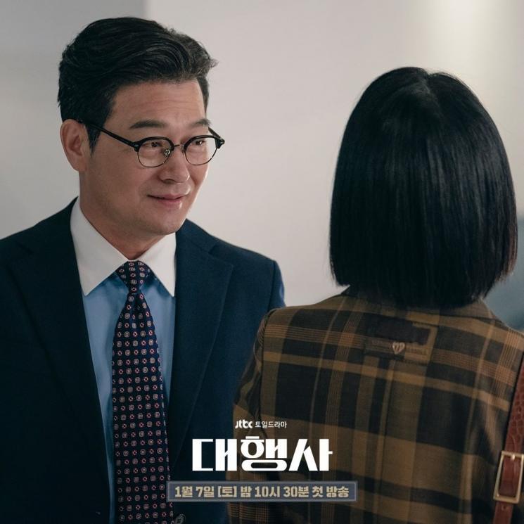 Potret Jo Sung Ha di Agency (Instagram/@jtbcdrama)