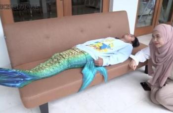 9 Potret Fajar Sadboy Jadi Mermaid saat Main ke Rumah Ria Ricis Tuai Kontroversi