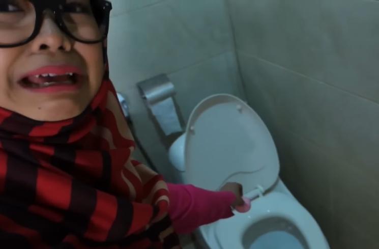 Aksi Ria Ricis Tuai Hujatan (YouTube/Ricis Official)