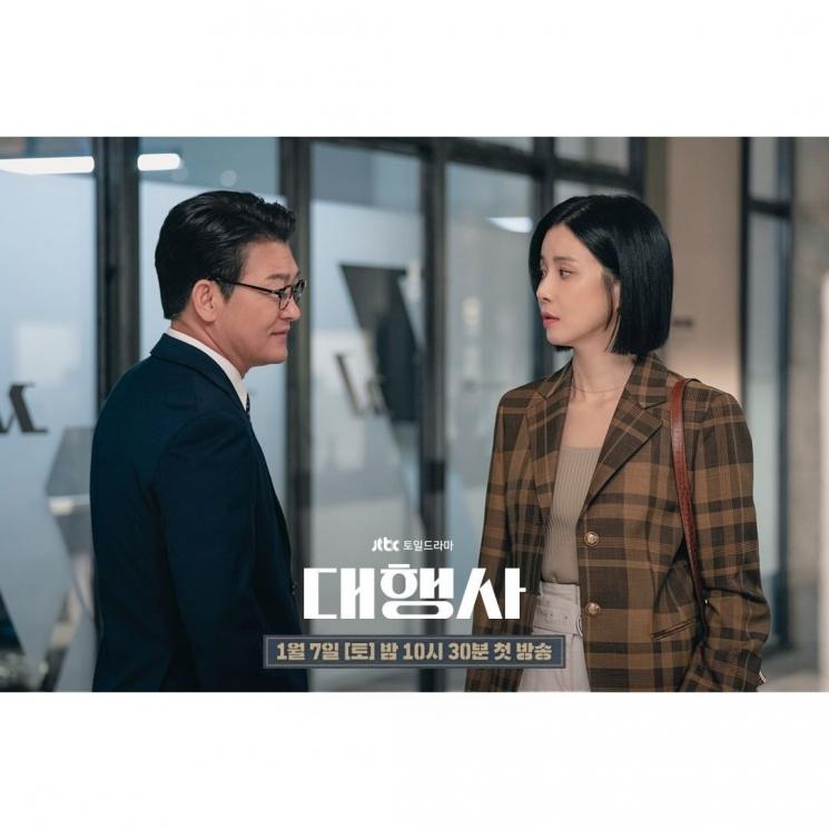 Potret Jo Sung Ha di Agency (Instagram/@jtbcdrama)