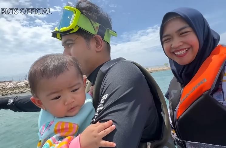 Potret Moana Naik Jetski (YouTube Ricis Official)