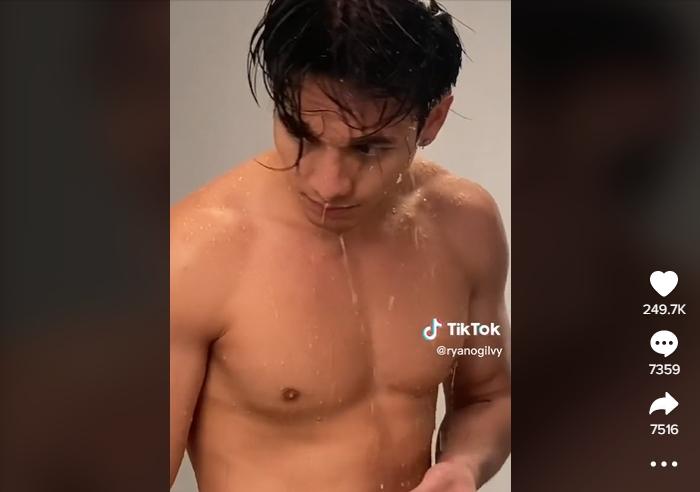 Potret Jefri Nichol Photoshoot Sambil ‘Mandi’. (TikTok/ryanogilvy)