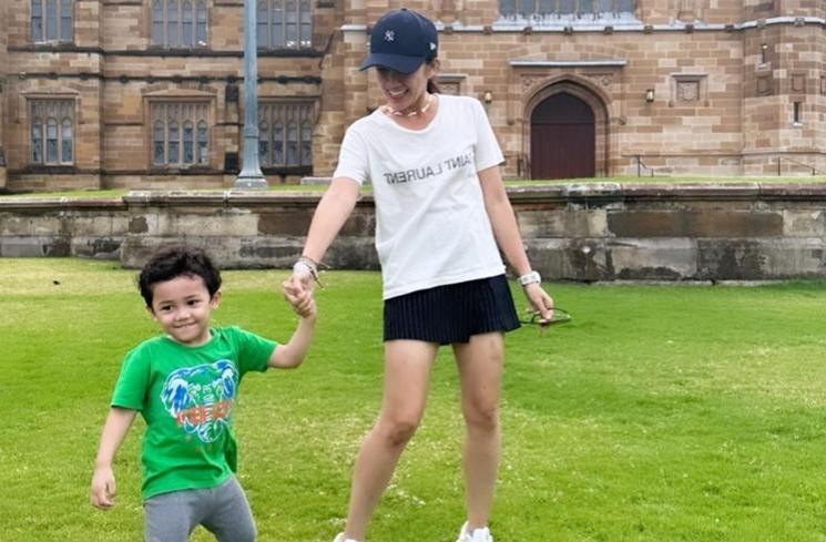 Potret Ussy Sulistiawaty Tampil Sporty Bareng Anak Bungsu (instagram/@ussypratama)
