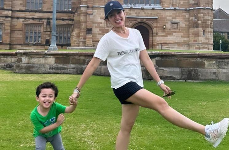 Potret Ussy Sulistiawaty Tampil Sporty Bareng Anak Bungsu (instagram/@ussypratama)