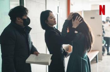 Plek Ketiplek Drama 'The Glory', Perempuan Korea Ini Jadi Korban Bully Sadis Pakai Catokan Rambut!