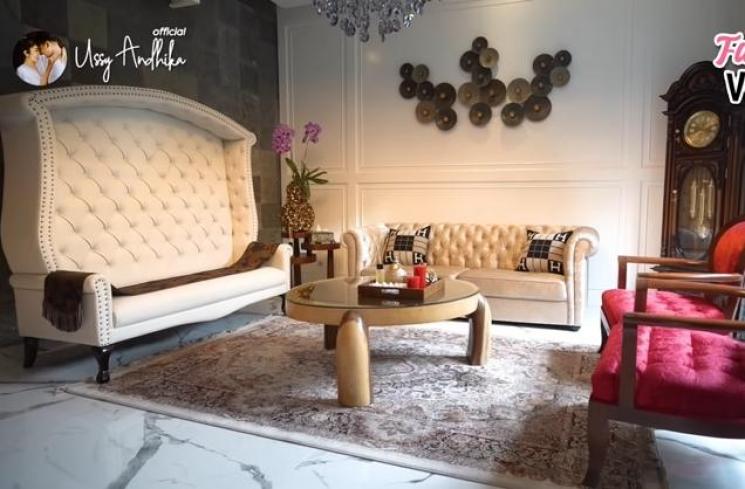 Rumah Ussy Sulistiawaty dan Andhika Pratama (YouTube/Ussy Andhika Official)