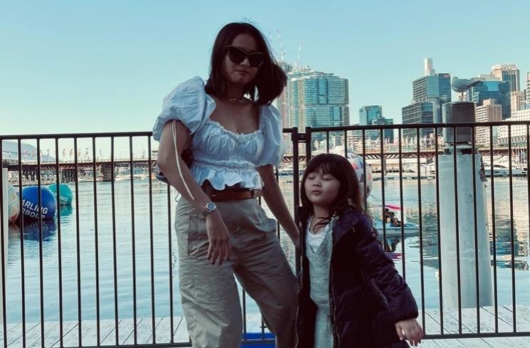Gaya Acha Septriasa Momong Anak (instagram/@septriasaacha)