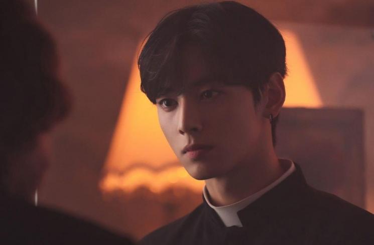 Potret Cha Eun Woo di Island (Instagram/@tving.official)
