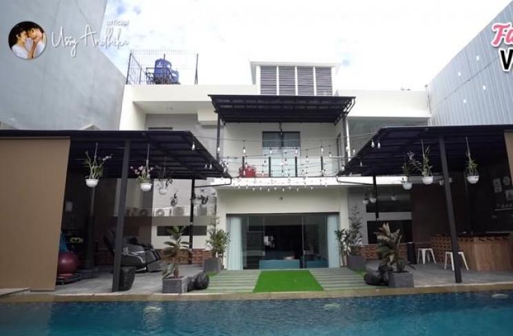 Rumah Ussy Sulistiawaty dan Andhika Pratama (YouTube/Ussy Andhika Official)
