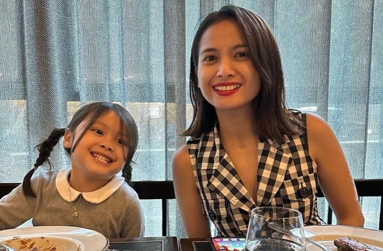 Gaya Acha Septriasa Momong Anak (instagram/@septriasaacha)