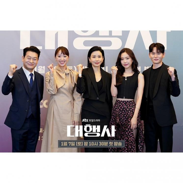 Pesona Son Naeun di Agency (Instagram/@jtbcdrama)