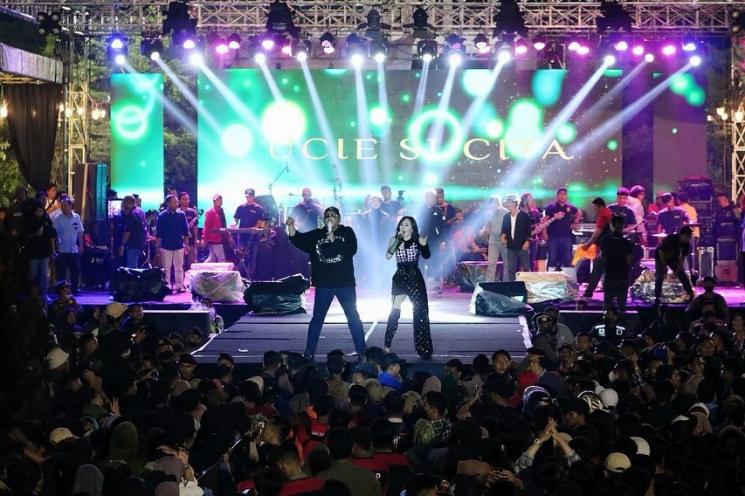 Ucie Sucita goyang bareng Walkot Tegal (Instagram/ucie_sucita)