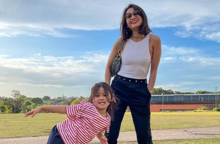 Gaya Acha Septriasa Momong Anak (instagram/@septriasaacha)