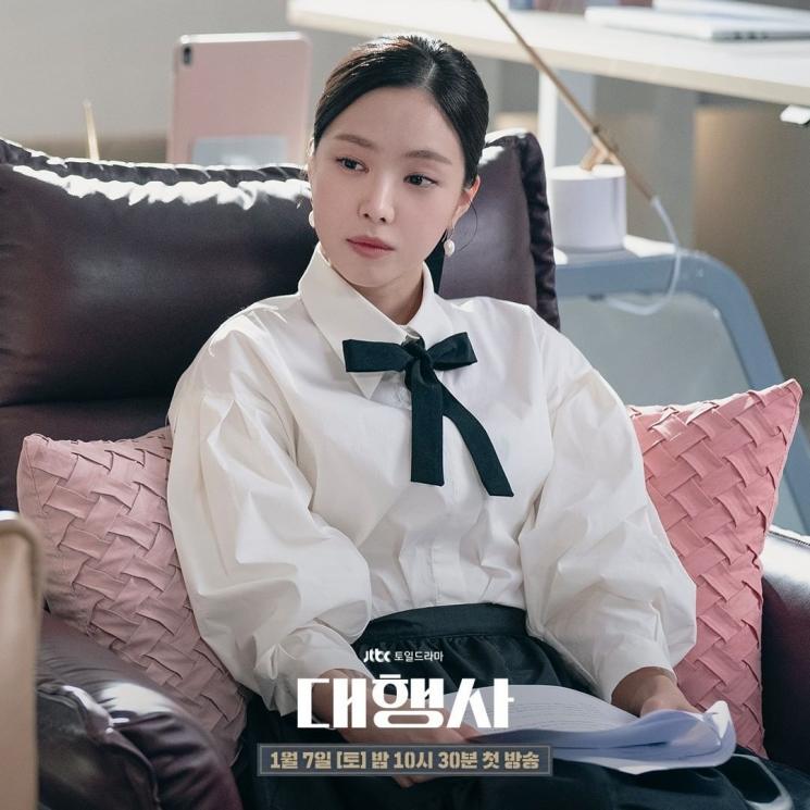 Pesona Son Naeun di Agency (Instagram/@jtbcdrama)