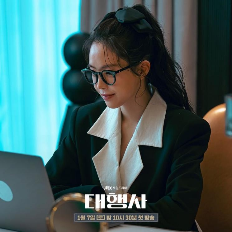 Pesona Son Naeun di Agency (Instagram/@jtbcdrama)