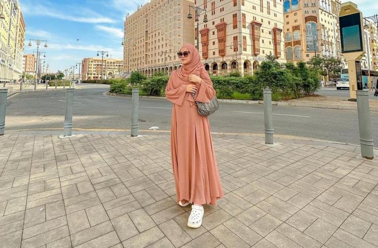 Potret Perjalanan Umrah Alfin Faiz dan Istri (Instagram/hennyyrahman)