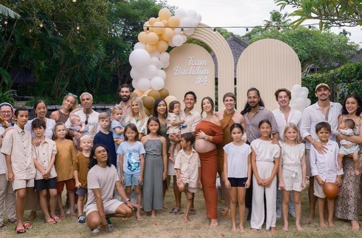Potret Baby Shower Jennifer Bachdim (instagram/@jenniferbachdim)