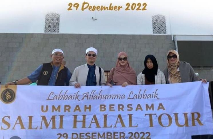 Potret Perjalanan Umrah Alfin Faiz dan Istri (Instagram/hennyyrahman)