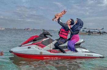 7 Artis Indonesia Disorot Media Asing, Terbaru Aksi Ria Ricis Bawa Anak Naik Jetski
