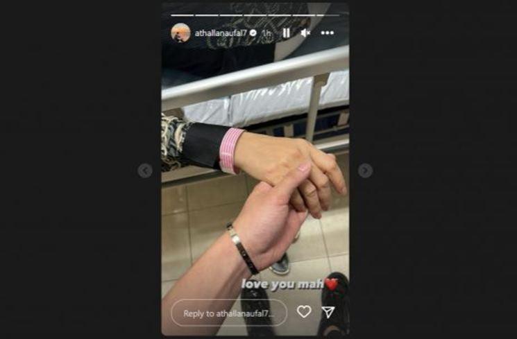 Athalla Naufal posting foto genggam tangan Venna Melinda (Instagram/@athallanaufal7)