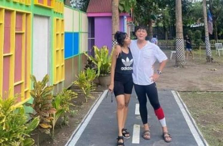 Potret Bahagia Dirly Idol dan Nola Tyaz. (Instagram/dearly_dave)