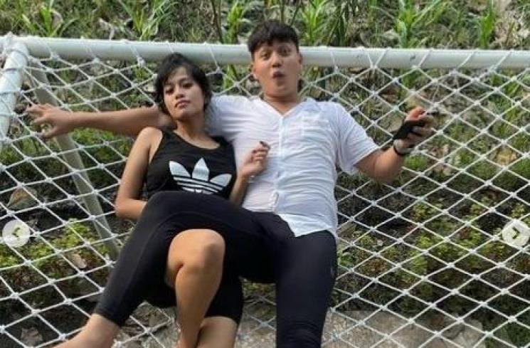 Potret Bahagia Dirly Idol dan Nola Tyaz. (Instagram/dearly_dave)