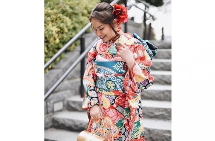 Gaya Artis Pakai Kimono Jepang. (Instagram/@itsrossa910)