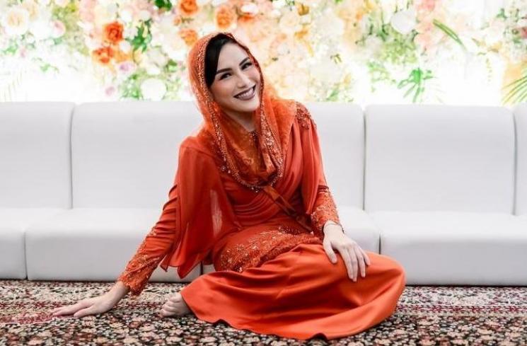 Gaya Hijab Biduan Cantik di Indonesia(Instagram/@ayutingting92)