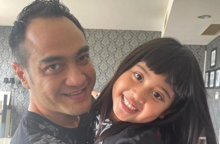 Kedekatan Ferry Irawan dan Anak Venna Melinda. (Instagram/vennamelindareal)
