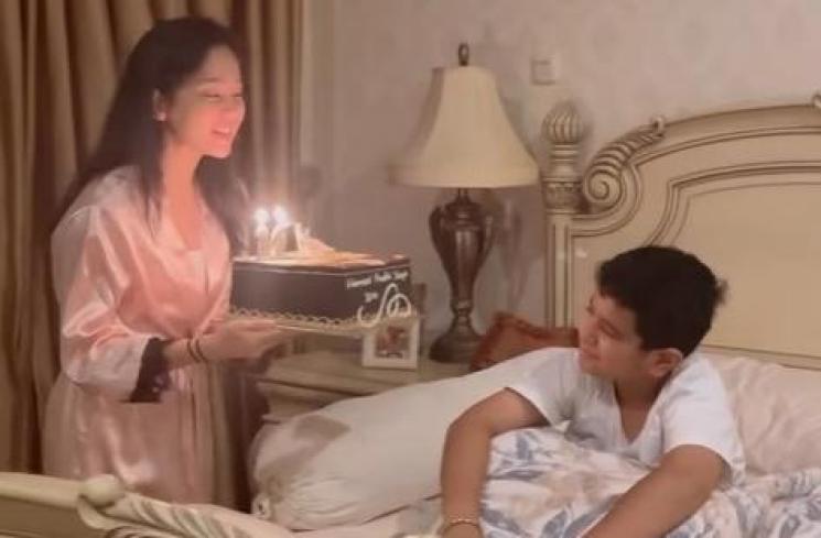 Potret Bunga Zainal rayakan ulang tahun anak. (Instagram/@bungazainal05)